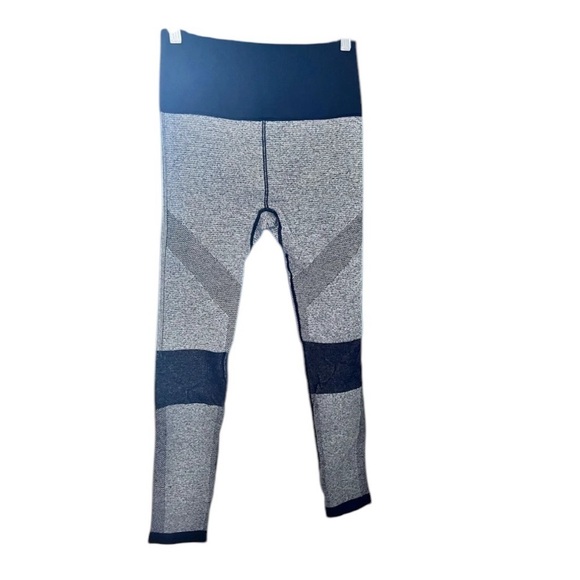 Electric yoga ribbed waist leggings in excellent condition size medium largeββ - Picture 3 of 3